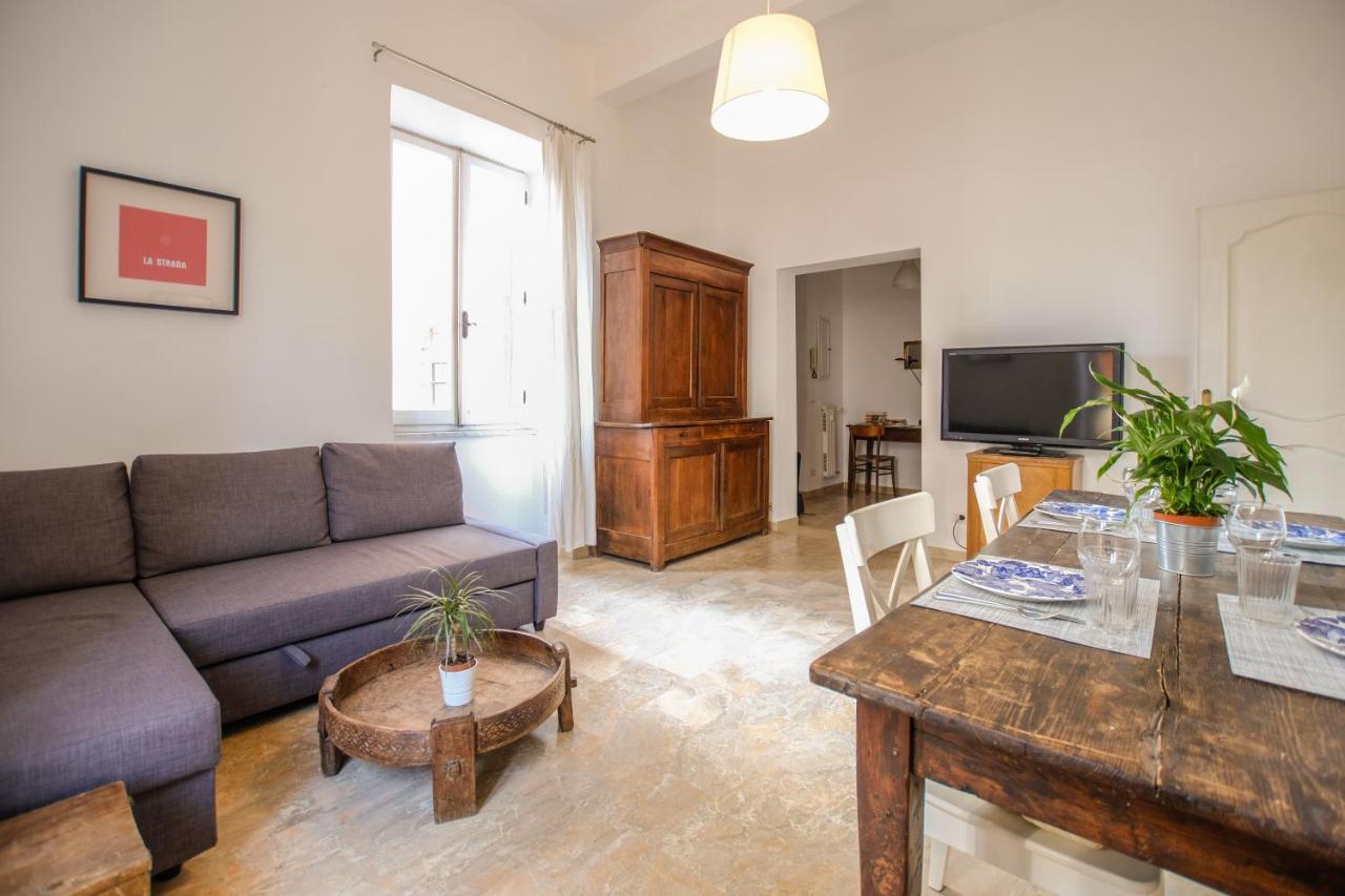 Spacious Apartment With Big Terrace At Colosseum Roma Esterno foto