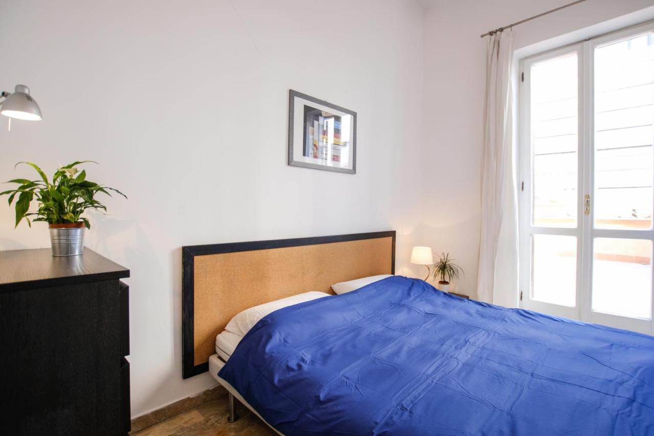 Spacious Apartment With Big Terrace At Colosseum Roma Esterno foto