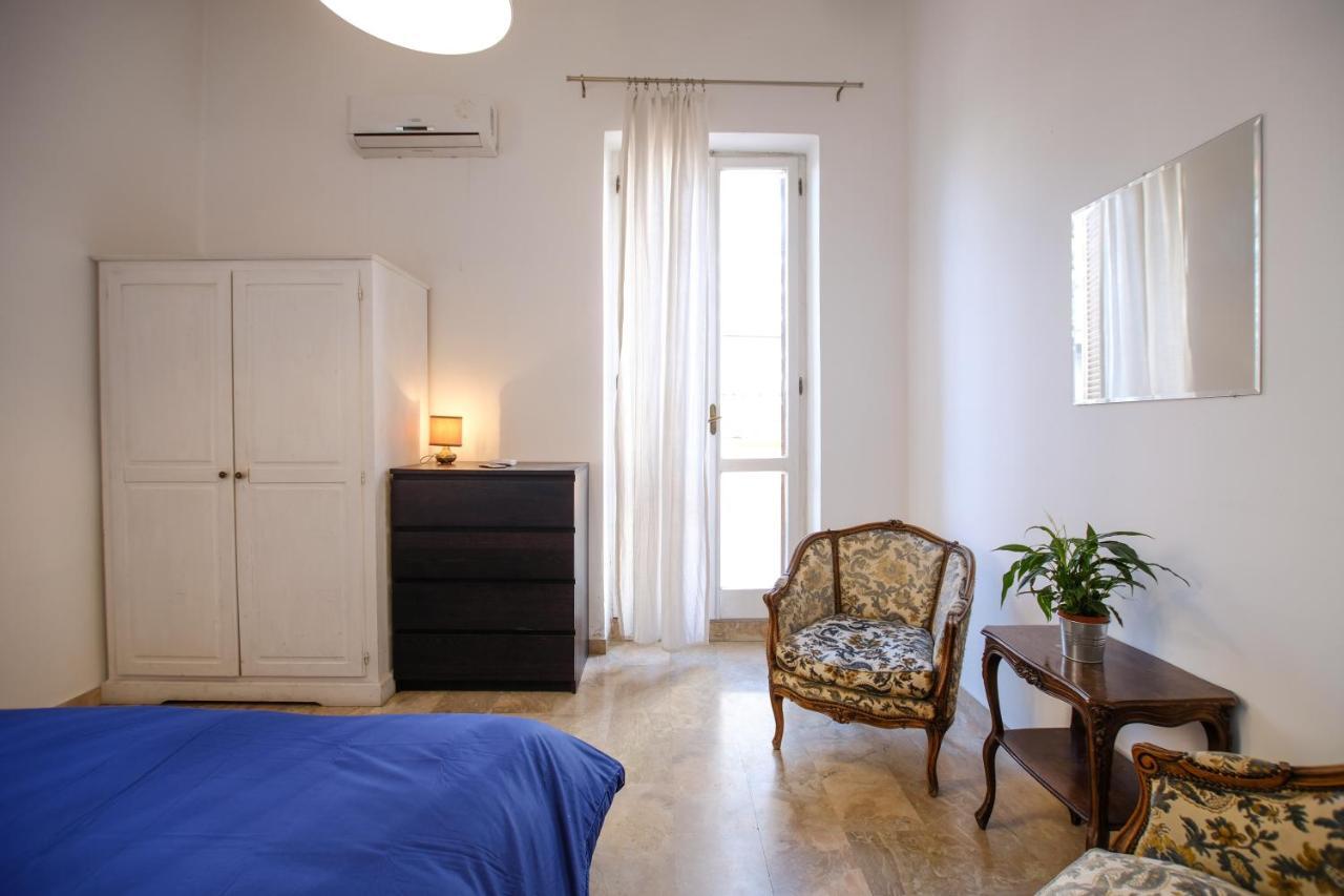 Spacious Apartment With Big Terrace At Colosseum Roma Esterno foto