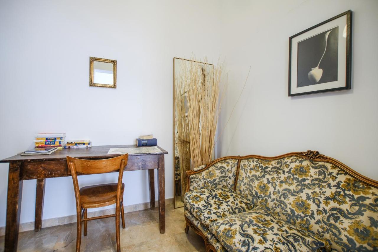Spacious Apartment With Big Terrace At Colosseum Roma Esterno foto