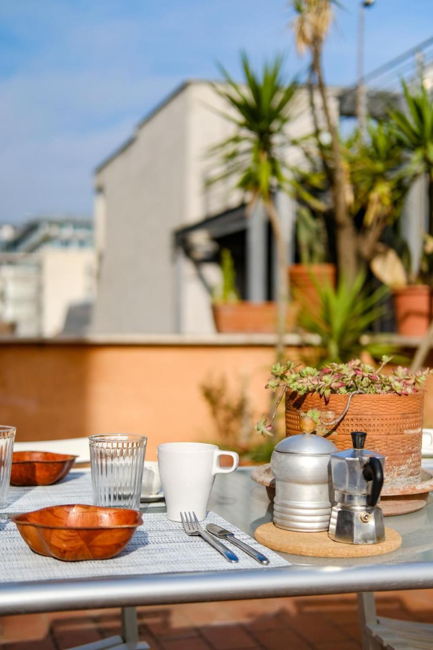 Spacious Apartment With Big Terrace At Colosseum Roma Esterno foto