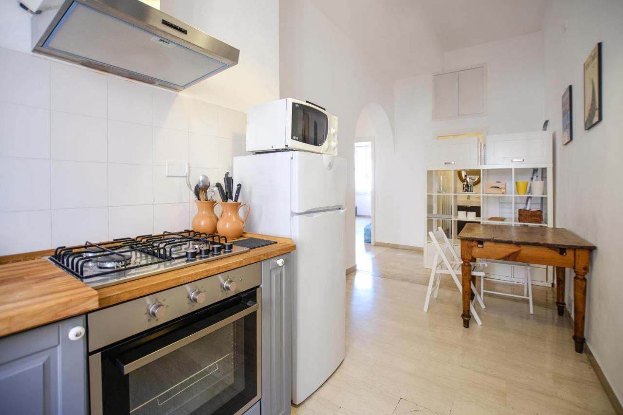 Spacious Apartment With Big Terrace At Colosseum Roma Esterno foto