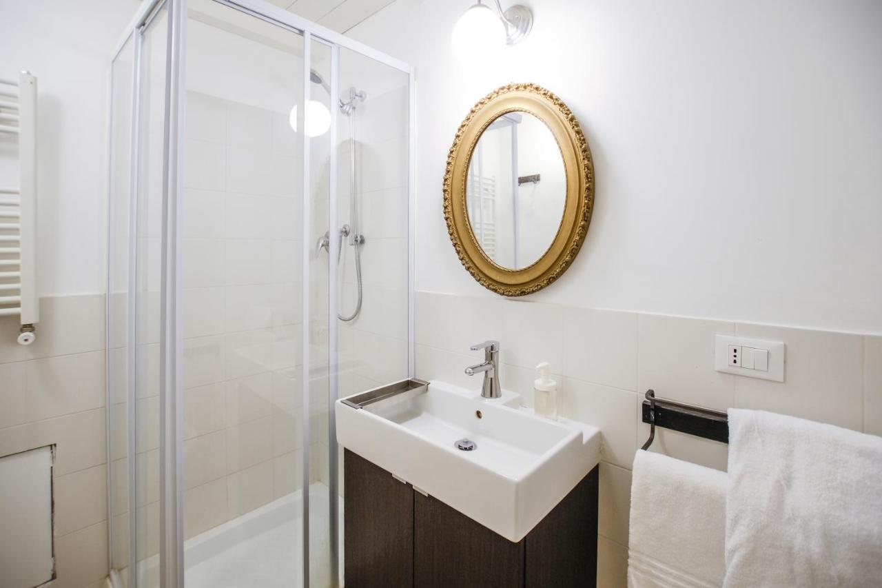 Spacious Apartment With Big Terrace At Colosseum Roma Esterno foto
